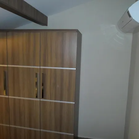 Lighthouse Nadia Aparts