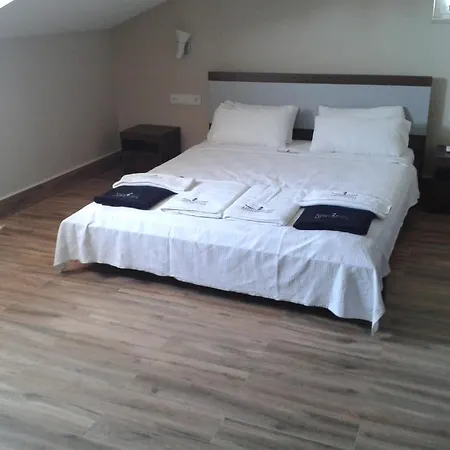 Lighthouse Nadia Aparts *