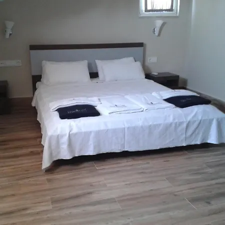 Lighthouse Nadia Aparts *