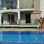 Lighthouse Nadia Aparts Φετιγιέ