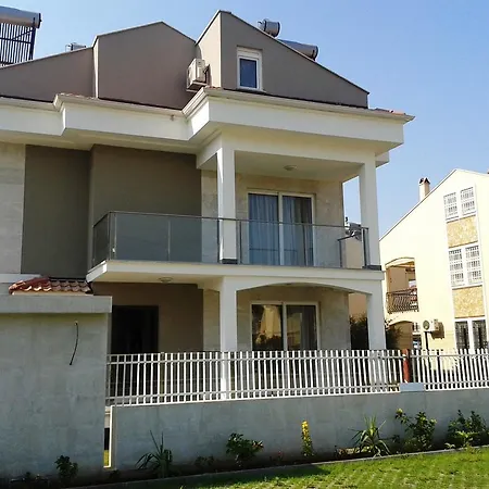 Lighthouse Nadia Aparts