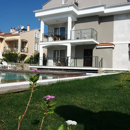 Lighthouse Nadia Aparts פאטהיה