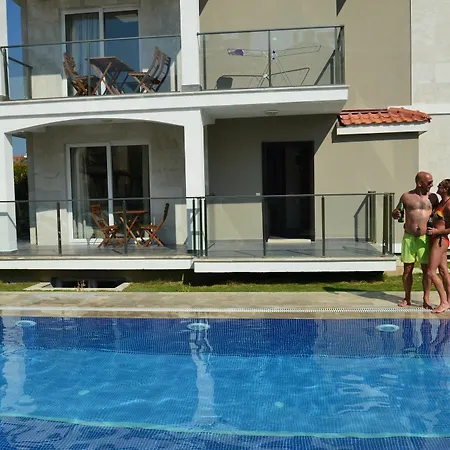 Lighthouse Nadia Aparts פאטהיה