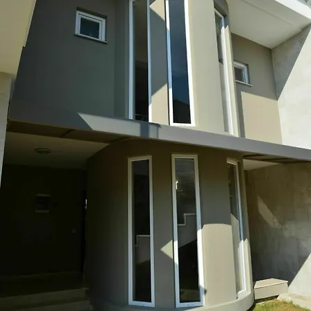 Lighthouse Nadia Aparts